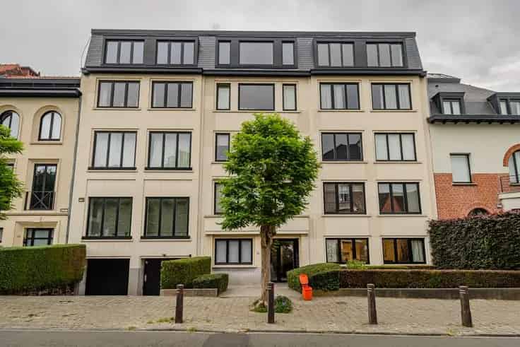 Appartement te koop 180m2 3 slaapkamers 2 badkamers terras
