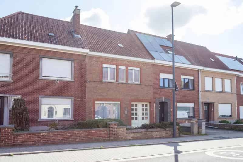 Ruime woning te renoveren in Zwevegem