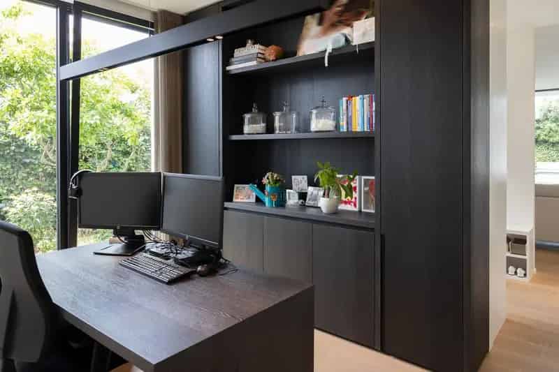 Ruime, stijlvolle villa met poolhouse en zwembad.