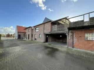Huis te koop Stekene - Twee woningen met magazijnen en stallingen
