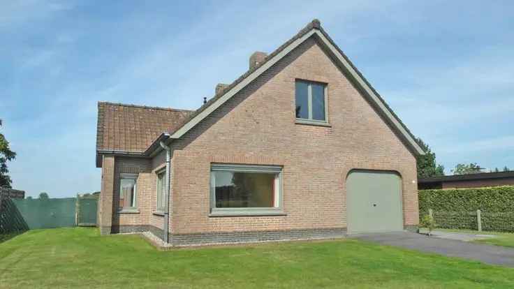 Bungalow te koop in Beernem met ruime tuin en mogelijkheden