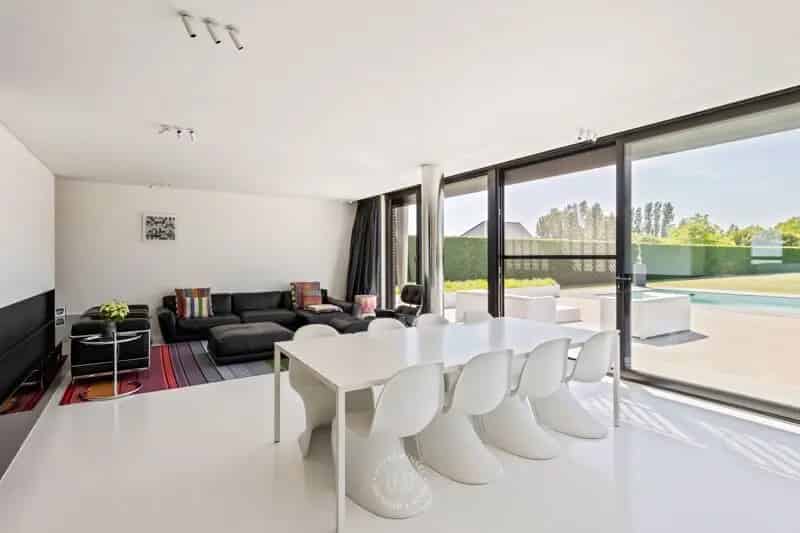 Moderne Villa met Zwembad en Poolhouse te Koop