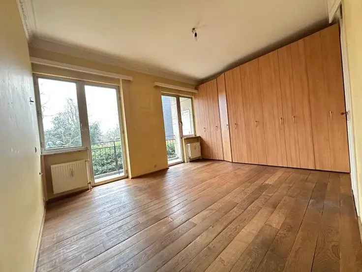 Uitzonderlijk appartement te koop met 2 kamers en helder uitzicht nabij Wolvendael park