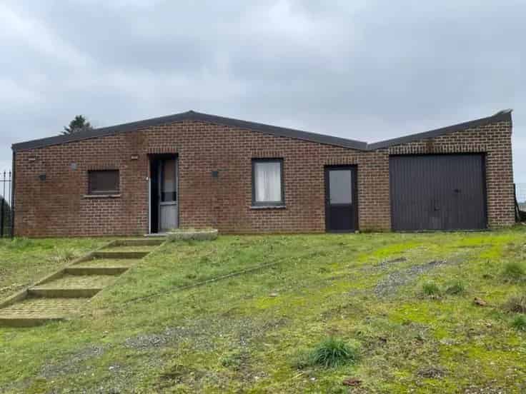 Huis Te Koop: Grote leefruimte, 2 slaapkamers, garage en tuin