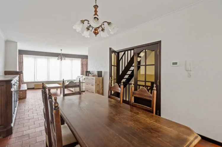 Op te frissen Bel-Etage 3 slaapkamers Wilrijk