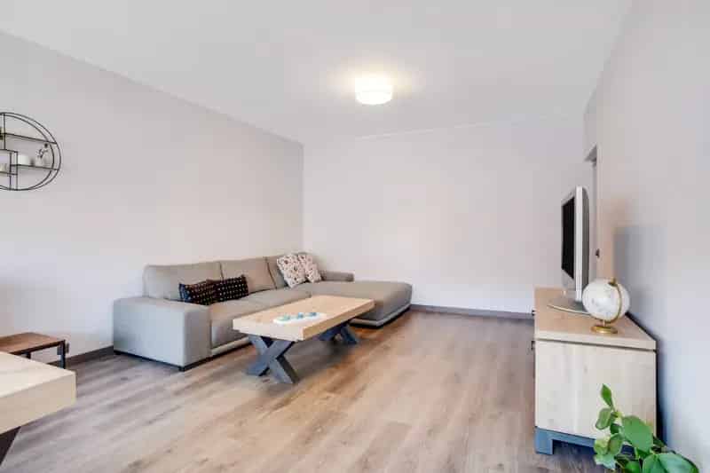 Appartement te huur Stabroek: 2 slaapkamers, balkon & garagebox
