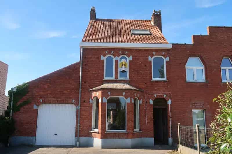 Huis te Huur Gistel: 3 Slaapkamers, Tuin, Renovatieproject