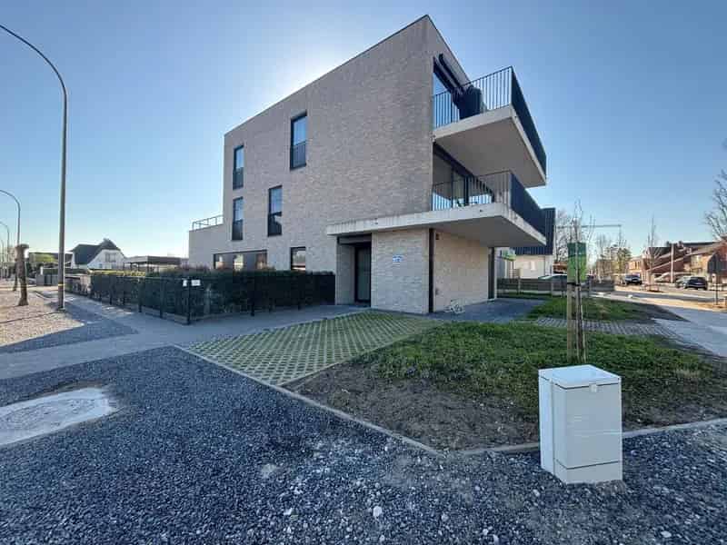Ruim gelijkvloers appartement te Lommel met 3 slaapkamers