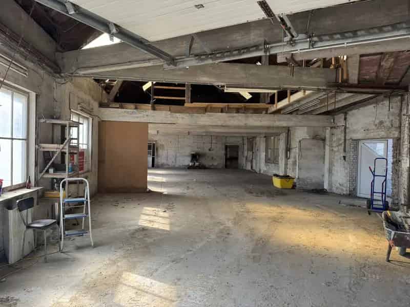 Ruime Villa te Koop 536m² met Loods 160m²