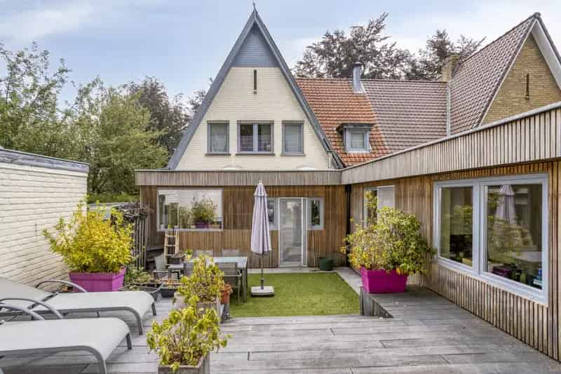 Huis met magazijn kantoorruimte te koop Assebroek