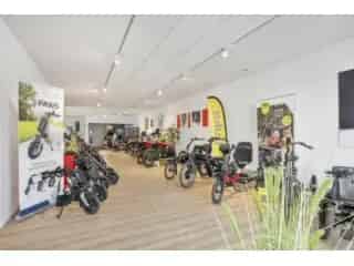 Industrie te koop Deerlijk - Showroom Atelier Burelen Magazijn Parking