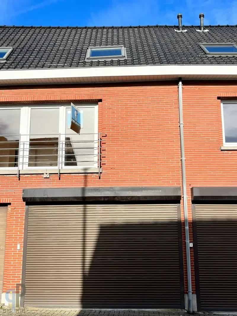 Magazijn te Huur Hillegem