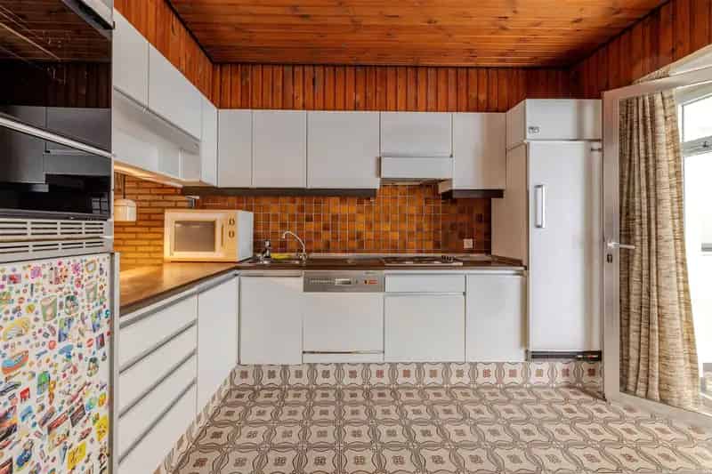 Appartement met praktijkruimte te Geel