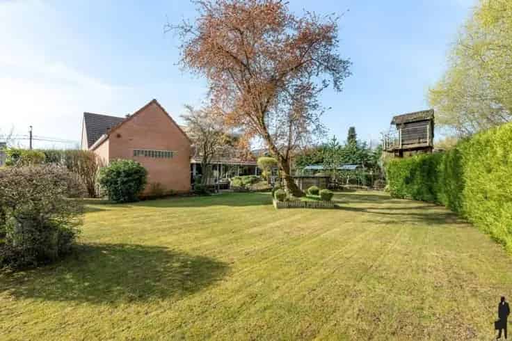 Huis Te Koop Rustig Gelegen met Loods