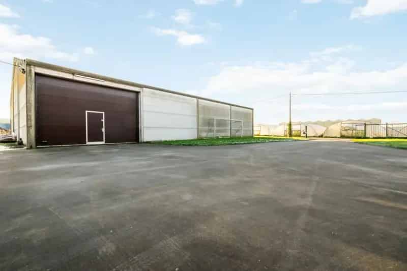 Landelijke Villa met 2 Loodsen 9000m2 Perceel
