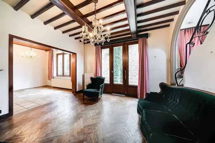 Huis te Koop te Profondeville: Renovatieproject nabij Golf de Rougemont