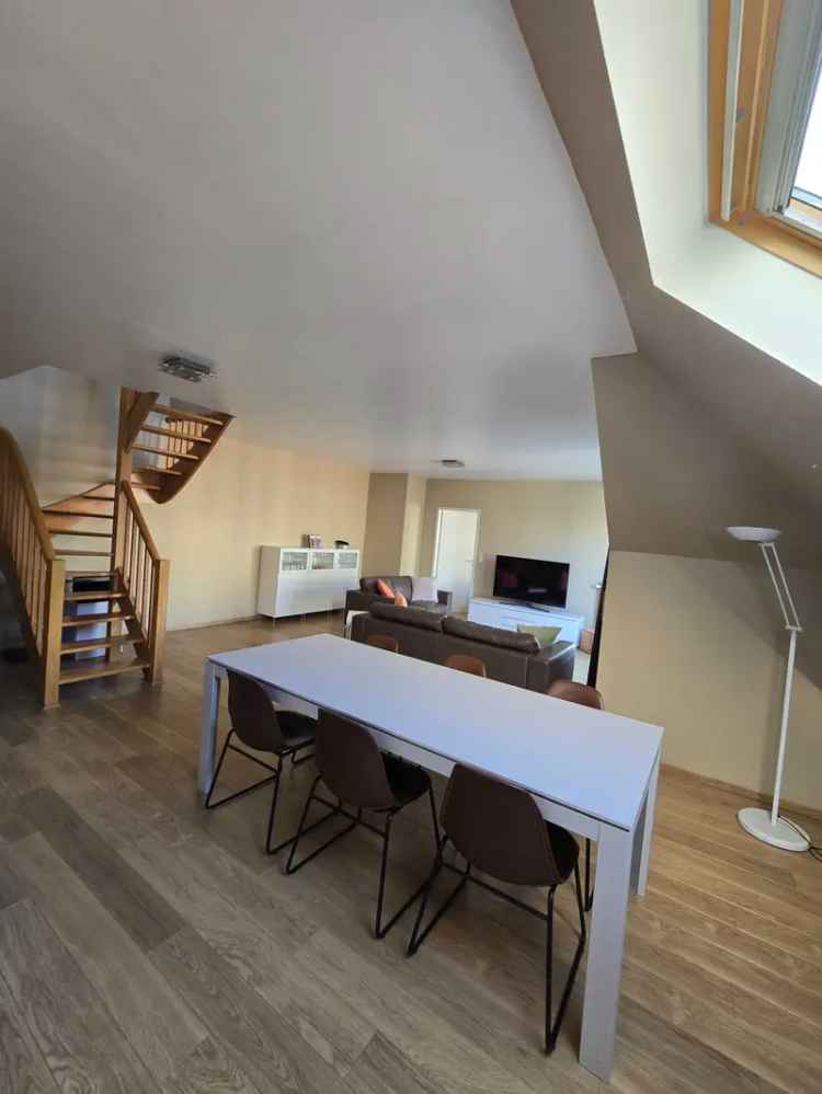 Te koop duplex appartement in Jette met 3 slaapkamers en terras