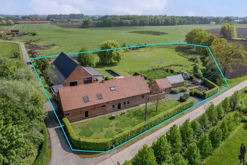 Huis te huur Koningshooikt: unieke hoeve met zwembad en schuur