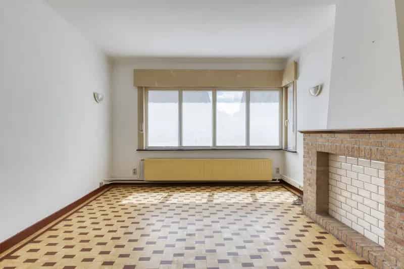 Huis te koop Ternat: Ruime woning met 2 garages en atelier
