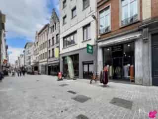 Handelspand Antwerpen Centrum - 30m² Winkel met 175m² Kelder