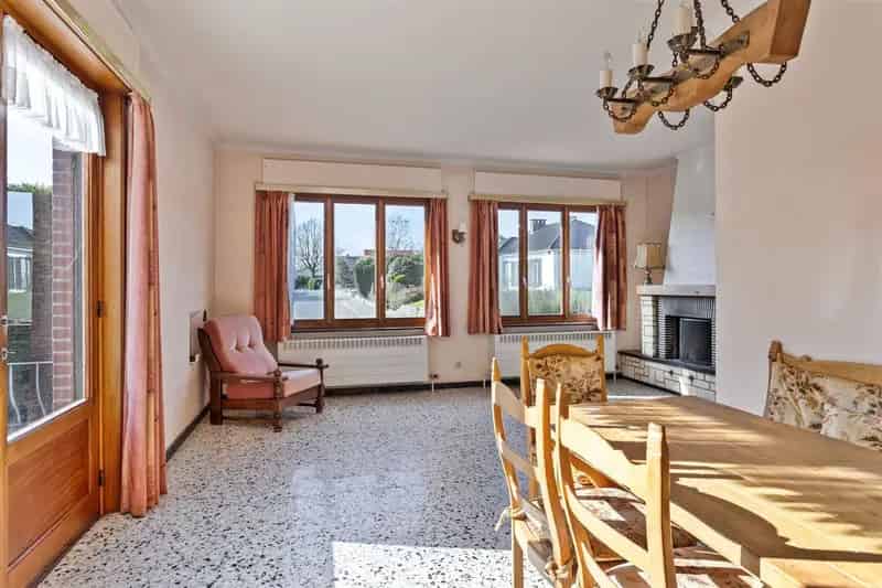 Woning met 4 slaapkamers garage en tuin