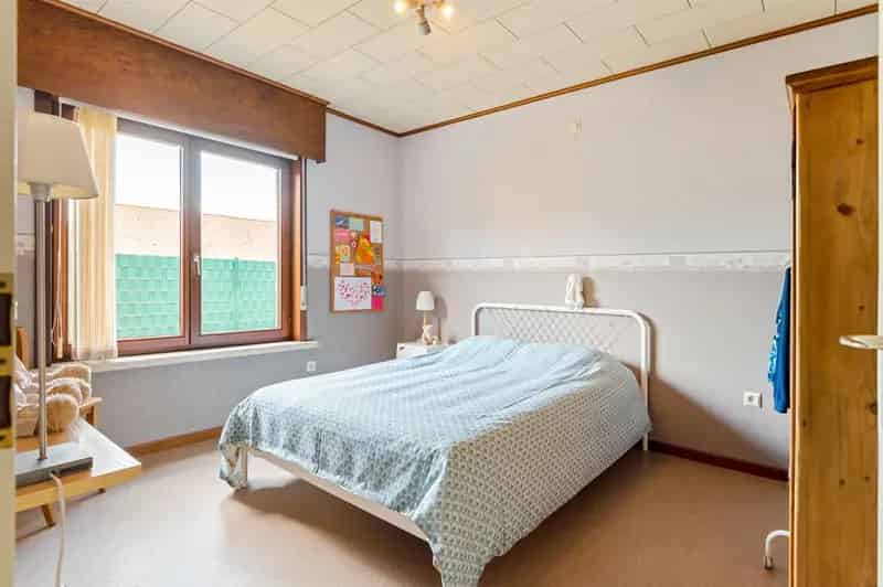 Instapklare woning Lokeren 3 slaapkamers grote garage tuin