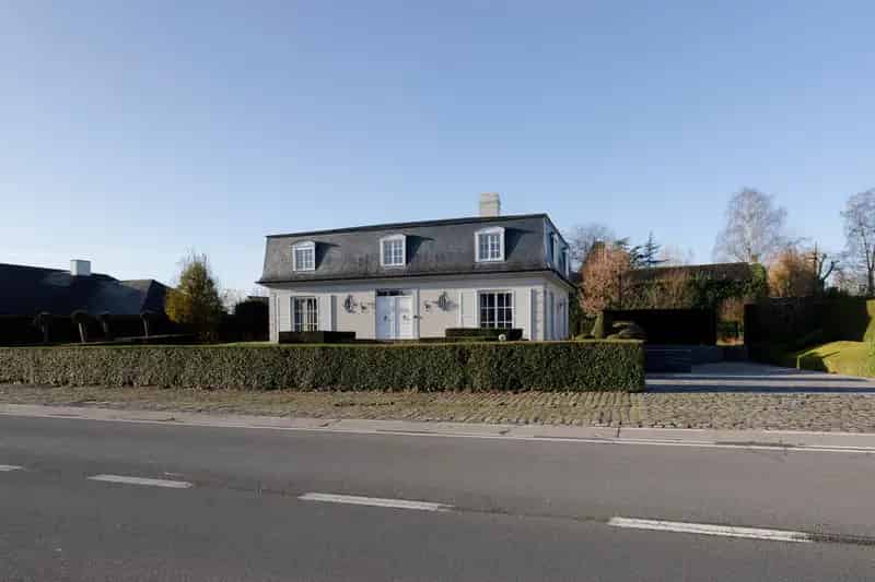 Huis te koop Tielt: Klassieke Villa met Loods en 7 Garageboxen