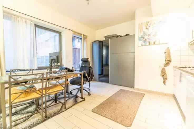 Studio Te Koop 48m² Terras Nabij Winkels en Transport