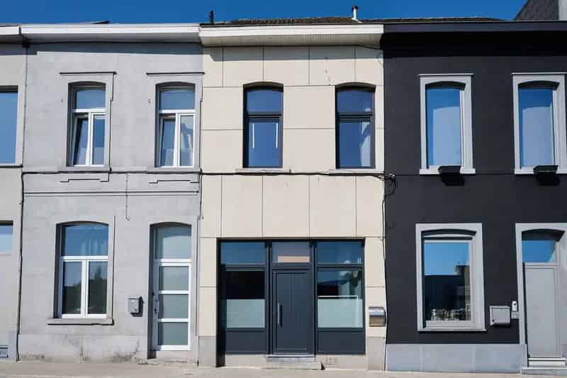 Huis te koop nabij centrum: Ruime woning met 2 slaapkamers en zolder