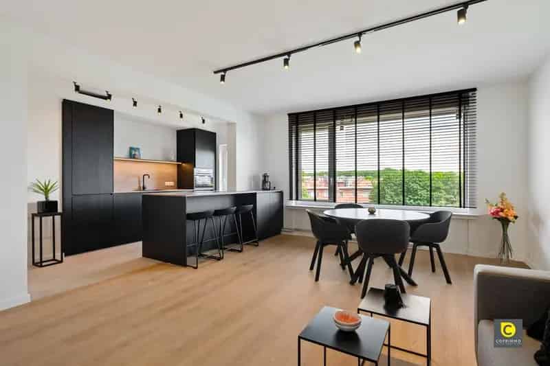 Gerenoveerd Hoekappartement 2 slaapkamers Terras