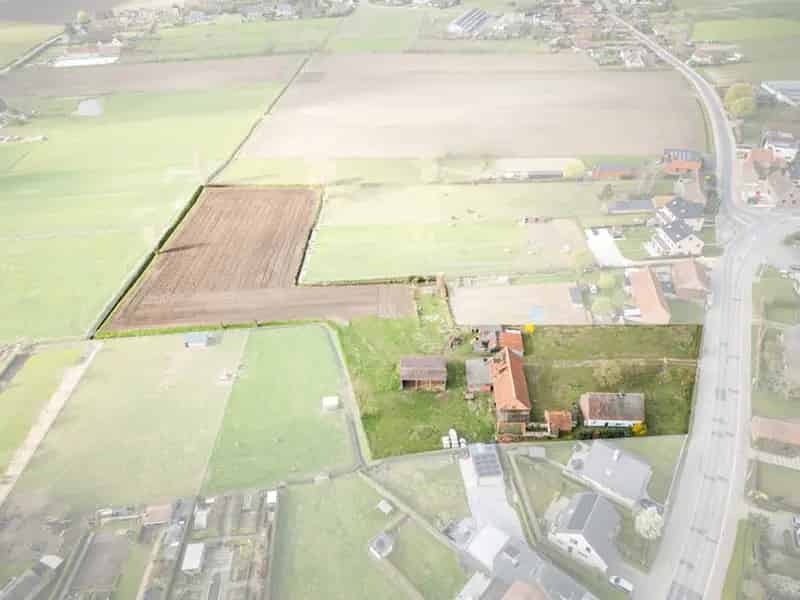 Hoeve met bijgebouwen 12 hectare