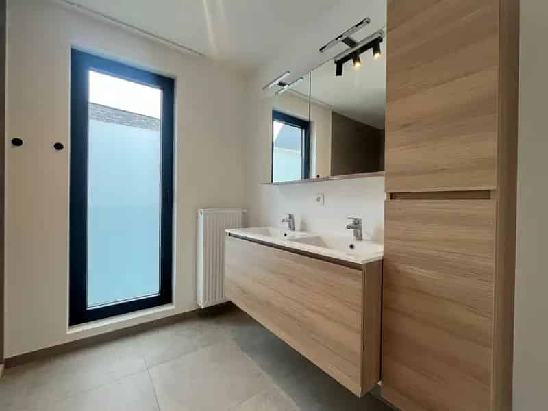 Appartement te huur 2 slaapkamers groot terras garage