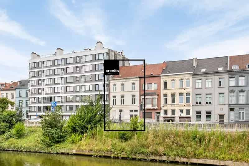 Herenhuis te koop Gent: Historisch pand met magazijn en vergunning voor appartementen