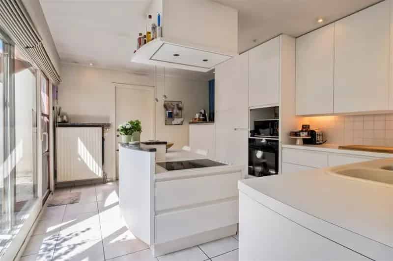 Huis te koop Deerlijk: Ruime woning met praktijk en magazijn