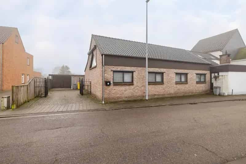 Instapklare Halfopen Bebouwing 3 slaapkamers Geel