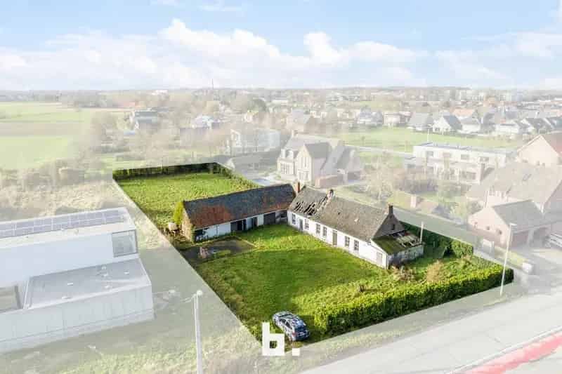 Renovatiepand met Grond 2215m² te Oekene