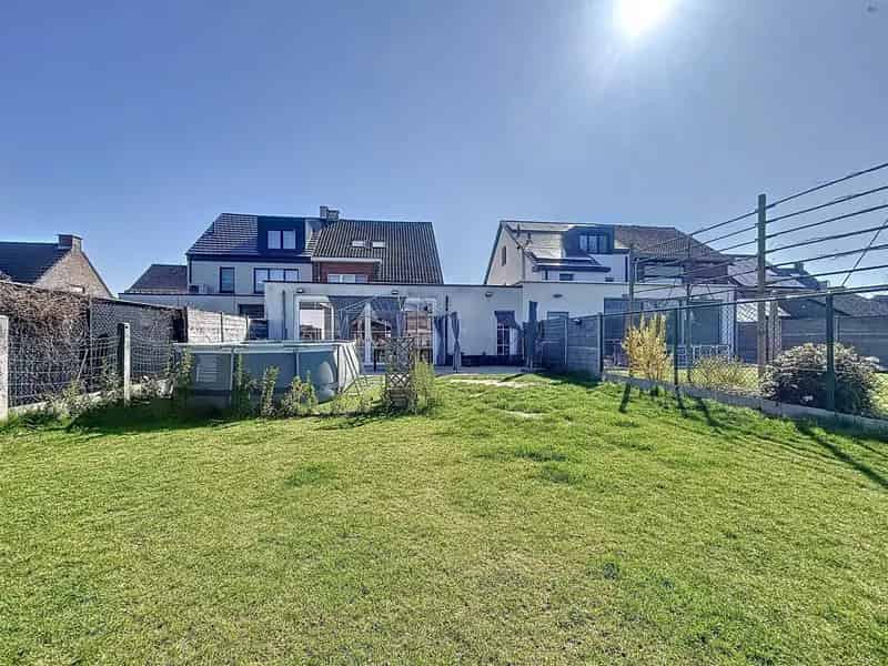 Instapklare gezinswoning 4 slaapkamers studio 3 badkamers 453m²