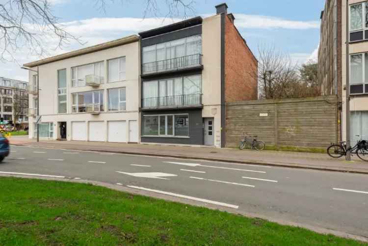 Ruim gelijkvloers appartement 2 slaapkamers tuin centraal gelegen