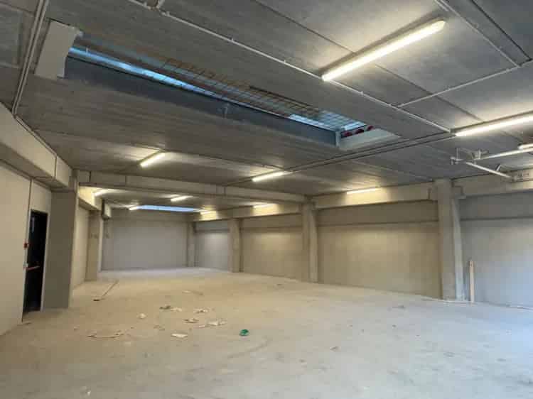 Huis te koop: Conciërgewoning 133m² met Terras 82m² en KMO-unit 214m²