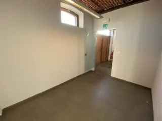 Kantoor te huur Lamain - 2 ruimtes, 53m², kitchenette, parkeerplaatsen