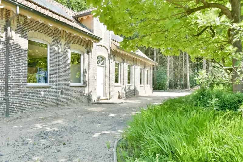 Welkom in deze charmante woning te midden van het groen in het hart van Oostkamp!