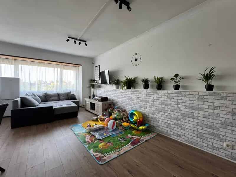 Appartement te huur 110m²  - 5 slaapkamers - terras -  Eind juli 2025