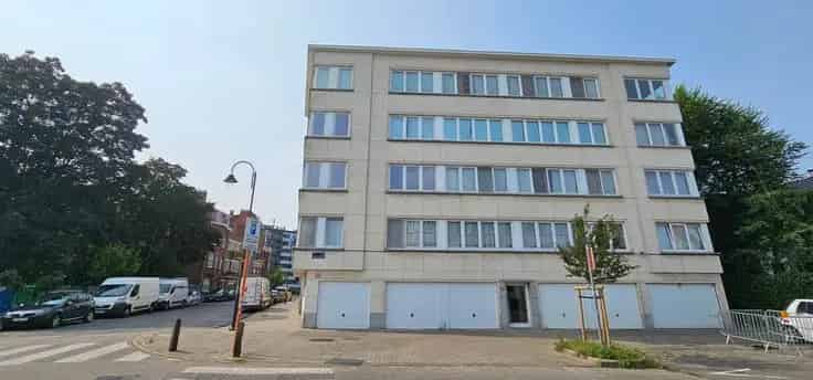 Appartement 1 Chambre Forest  98m² Rénover Box Inclus