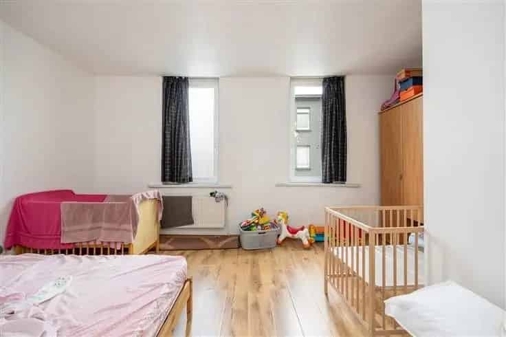 Appartementsblok Te Koop: 3 Verhuurde Studio's