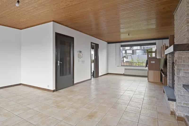 Ruime Bel-"Etage te Oostende: Gezinswoning met 3 slaapkamers en garage