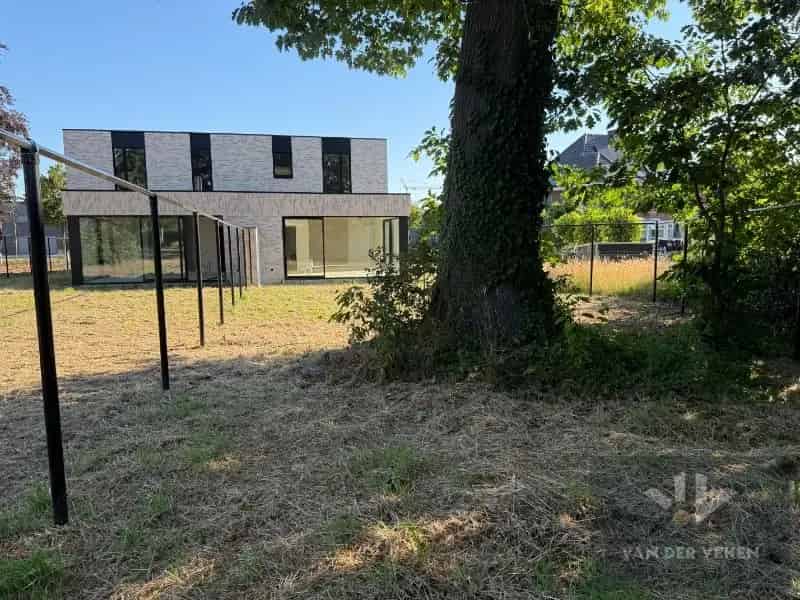 Bijna energieneutrale nieuwbouw woning 3 slaapkamers carport