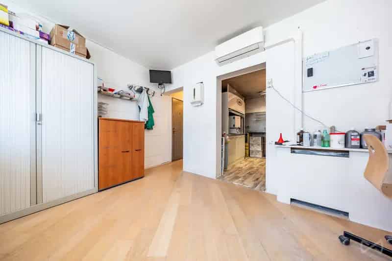 Duplex Appartement te Koop Berchem 140m² Handelszak Ruimte Parkeerplaats
