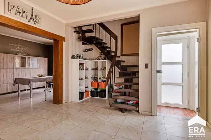 Huis Te Koop Zoutleeuw: Ruime woning 2 4 slaapkamers