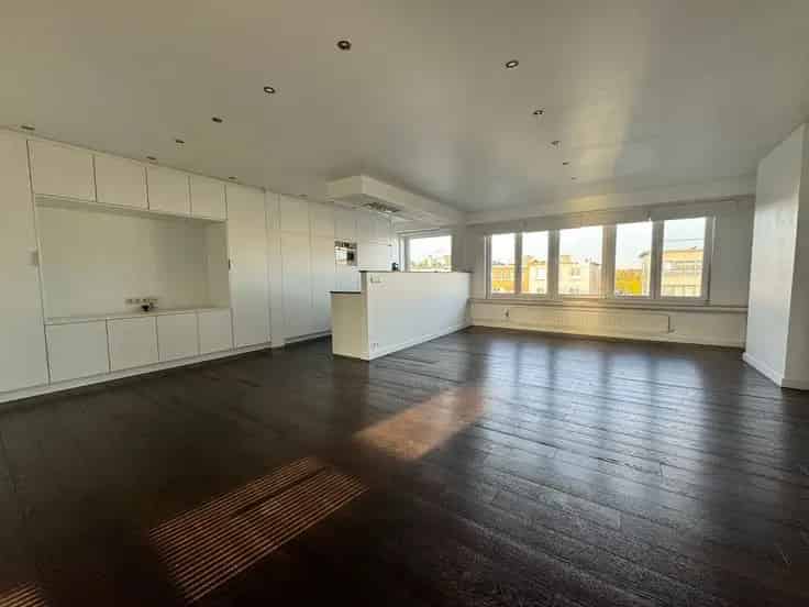 Appartement Te Koop 2 slaapkamers  Autostaanplaats Privekelder