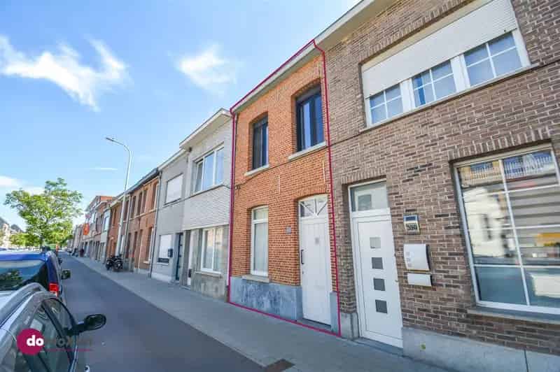 Verrassend ruime & stijlvol gerenoveerde rijwoning in hartje Muizen